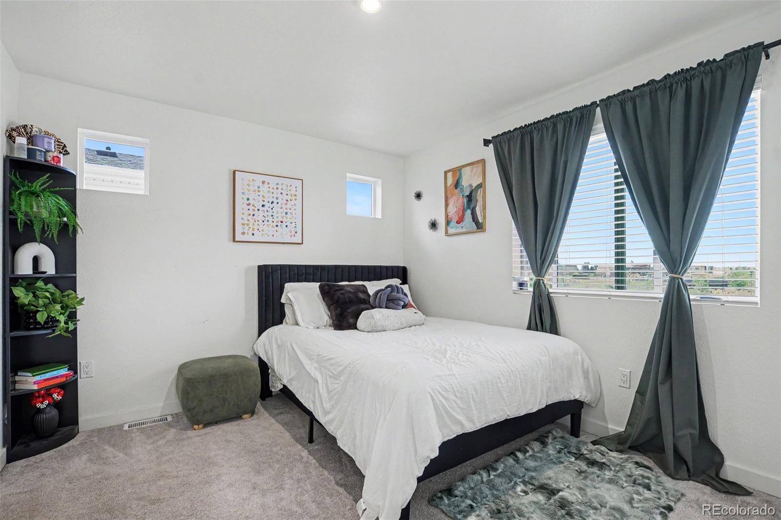 MLS Image #16 for 18262 e 49th place,denver, Colorado