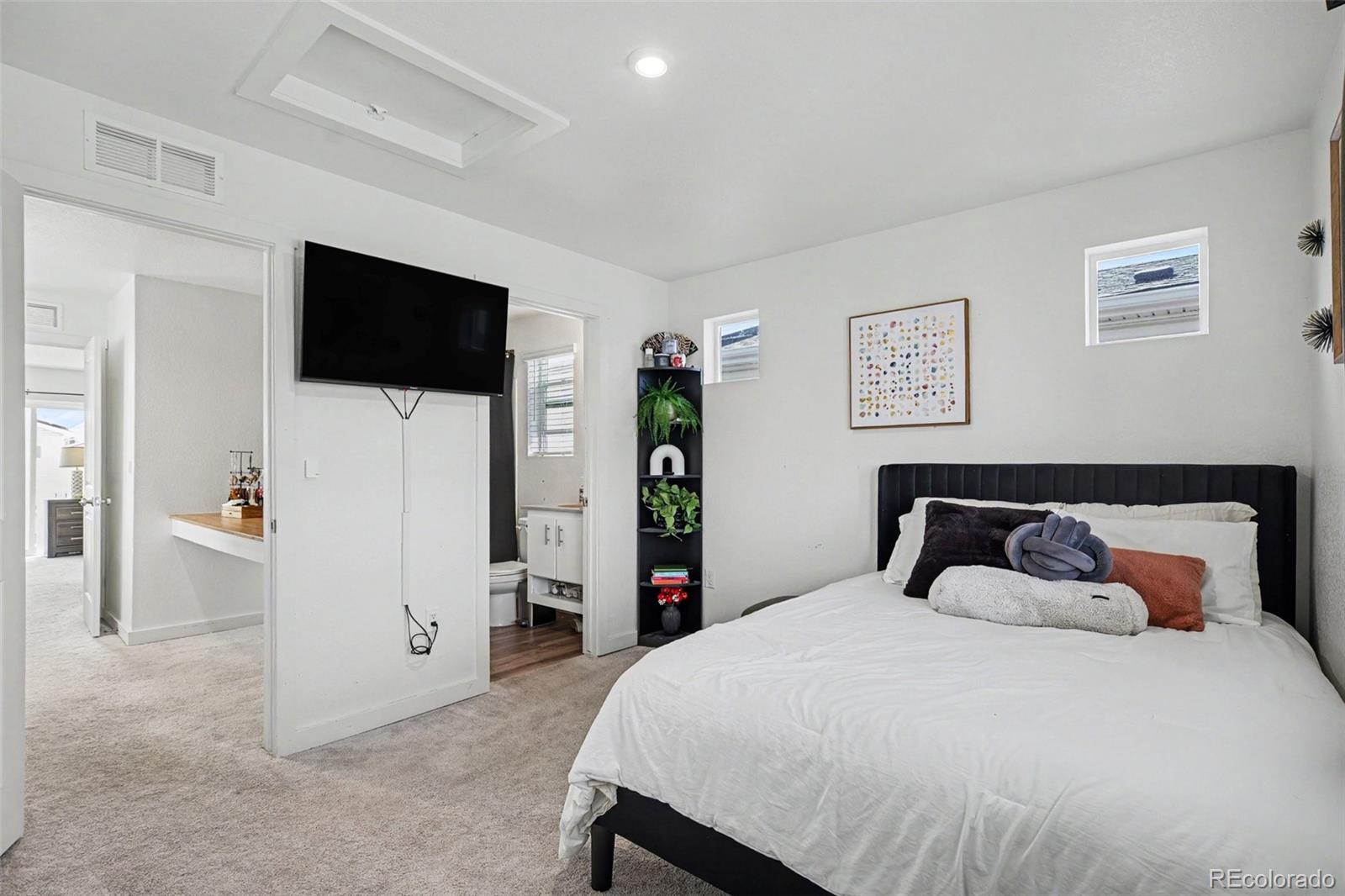 MLS Image #17 for 18262 e 49th place,denver, Colorado