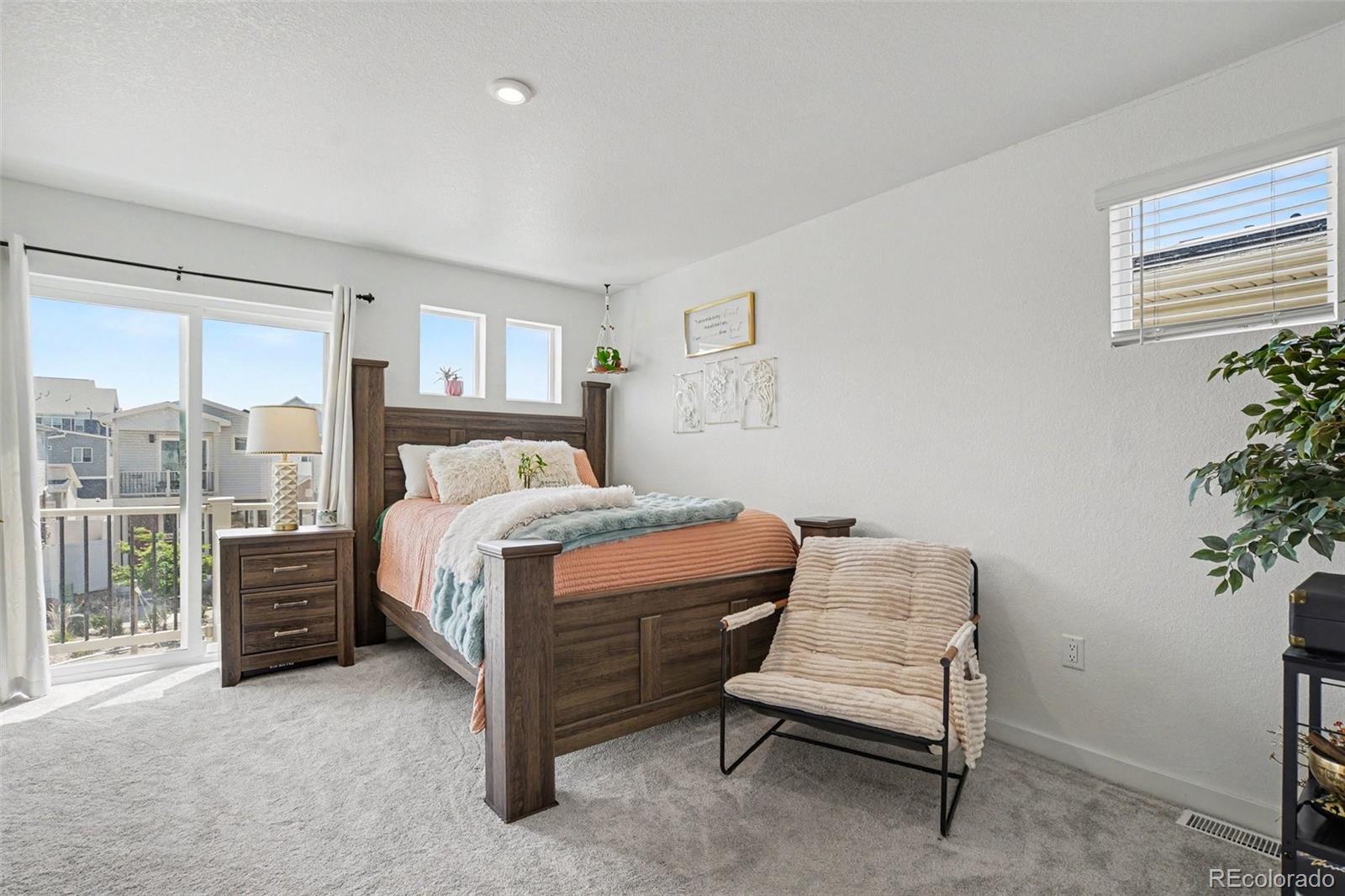 MLS Image #18 for 18262 e 49th place,denver, Colorado