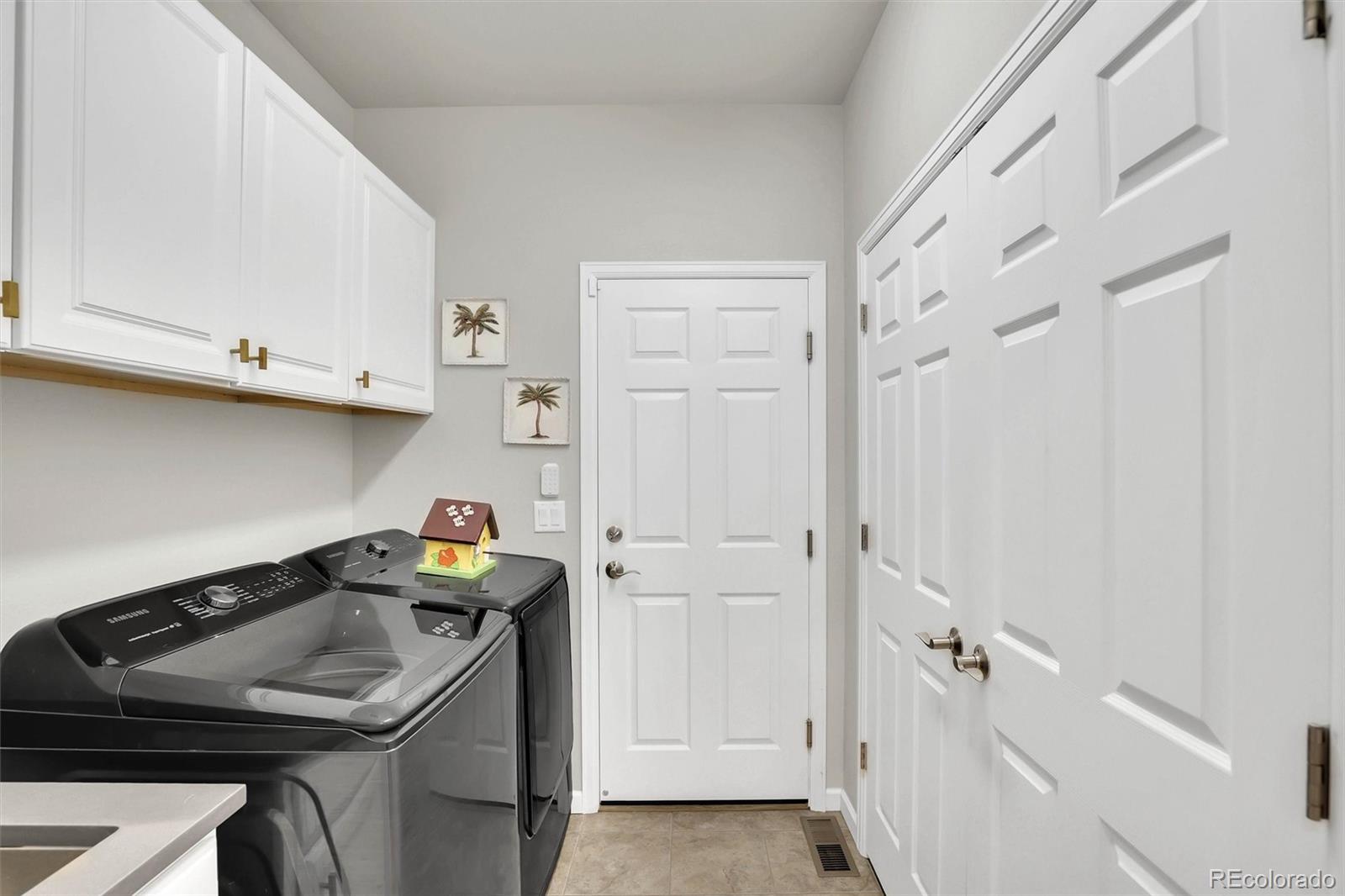 MLS Image #14 for 15922  torreys way,broomfield, Colorado