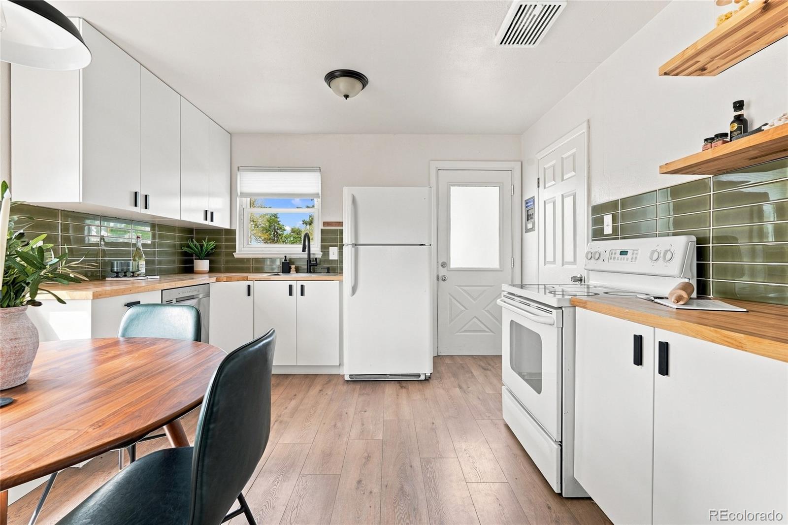 MLS Image #13 for 1860 s zuni street,denver, Colorado