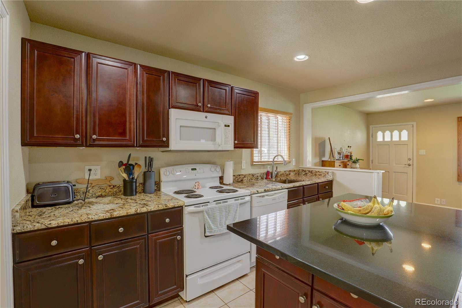 MLS Image #11 for 2610 s king street,denver, Colorado