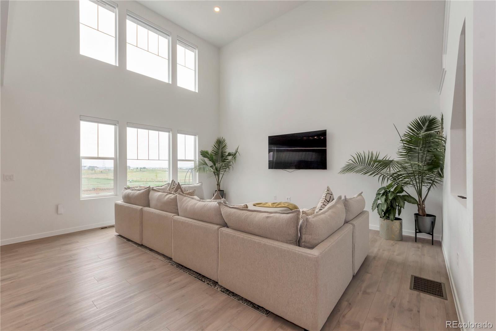 MLS Image #14 for 9981  tucson street,commerce city, Colorado