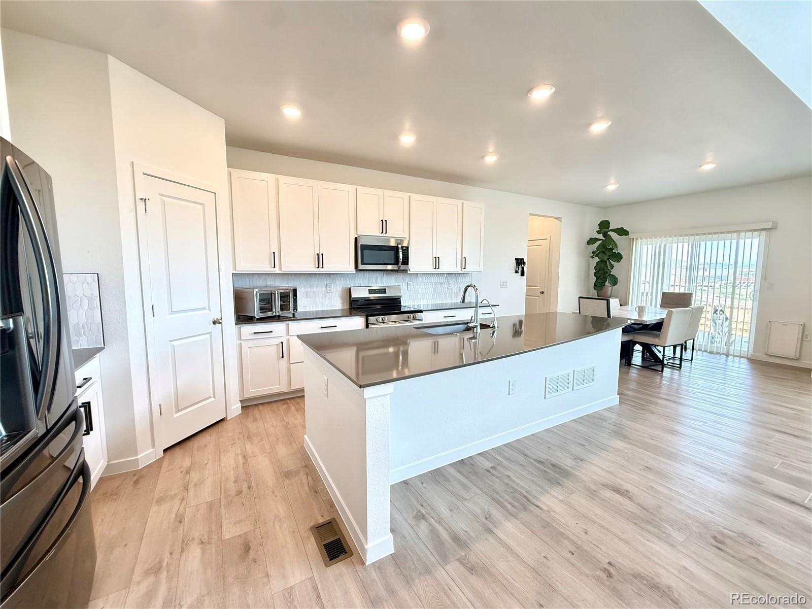 MLS Image #6 for 9981  tucson street,commerce city, Colorado