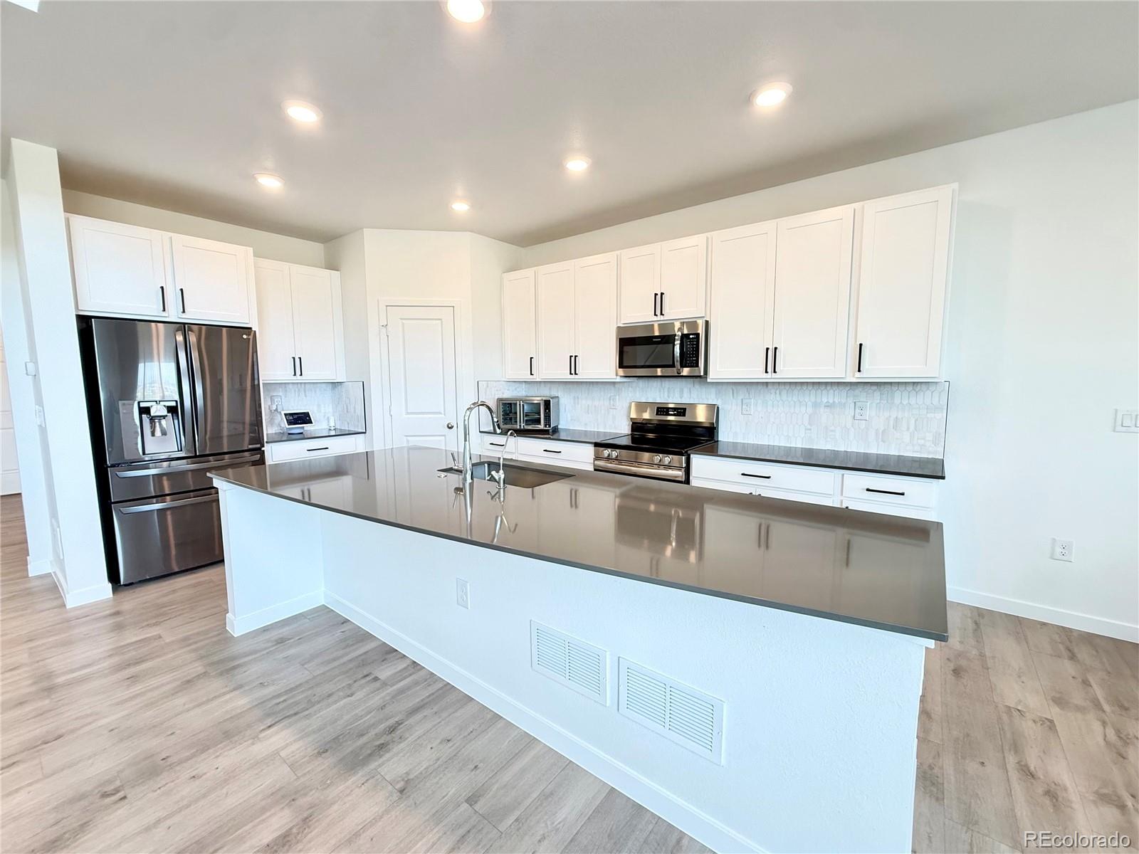 MLS Image #7 for 9981  tucson street,commerce city, Colorado