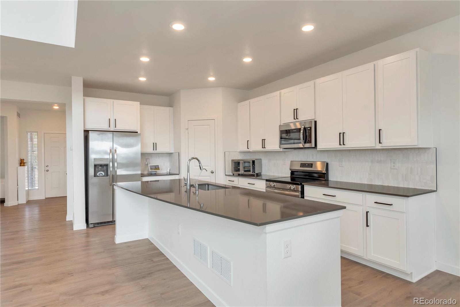 MLS Image #8 for 9981  tucson street,commerce city, Colorado