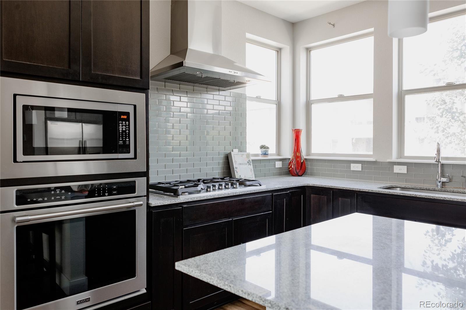 MLS Image #7 for 8952 e 47th avenue,denver, Colorado