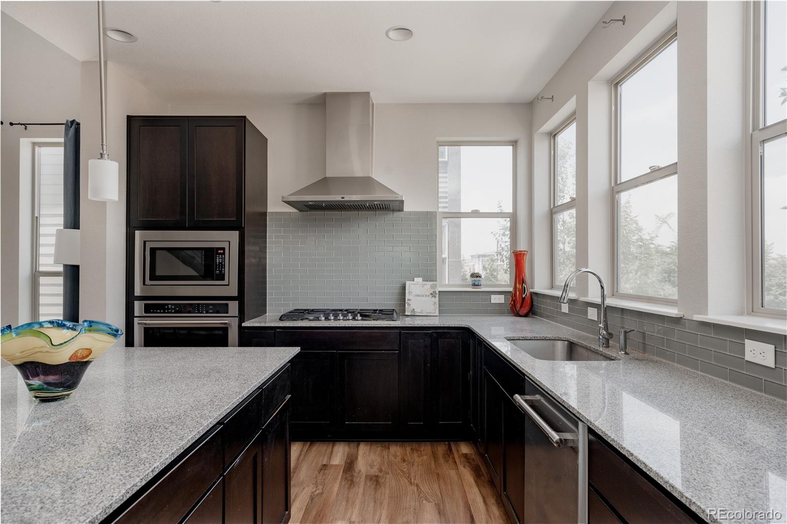 MLS Image #8 for 8952 e 47th avenue,denver, Colorado