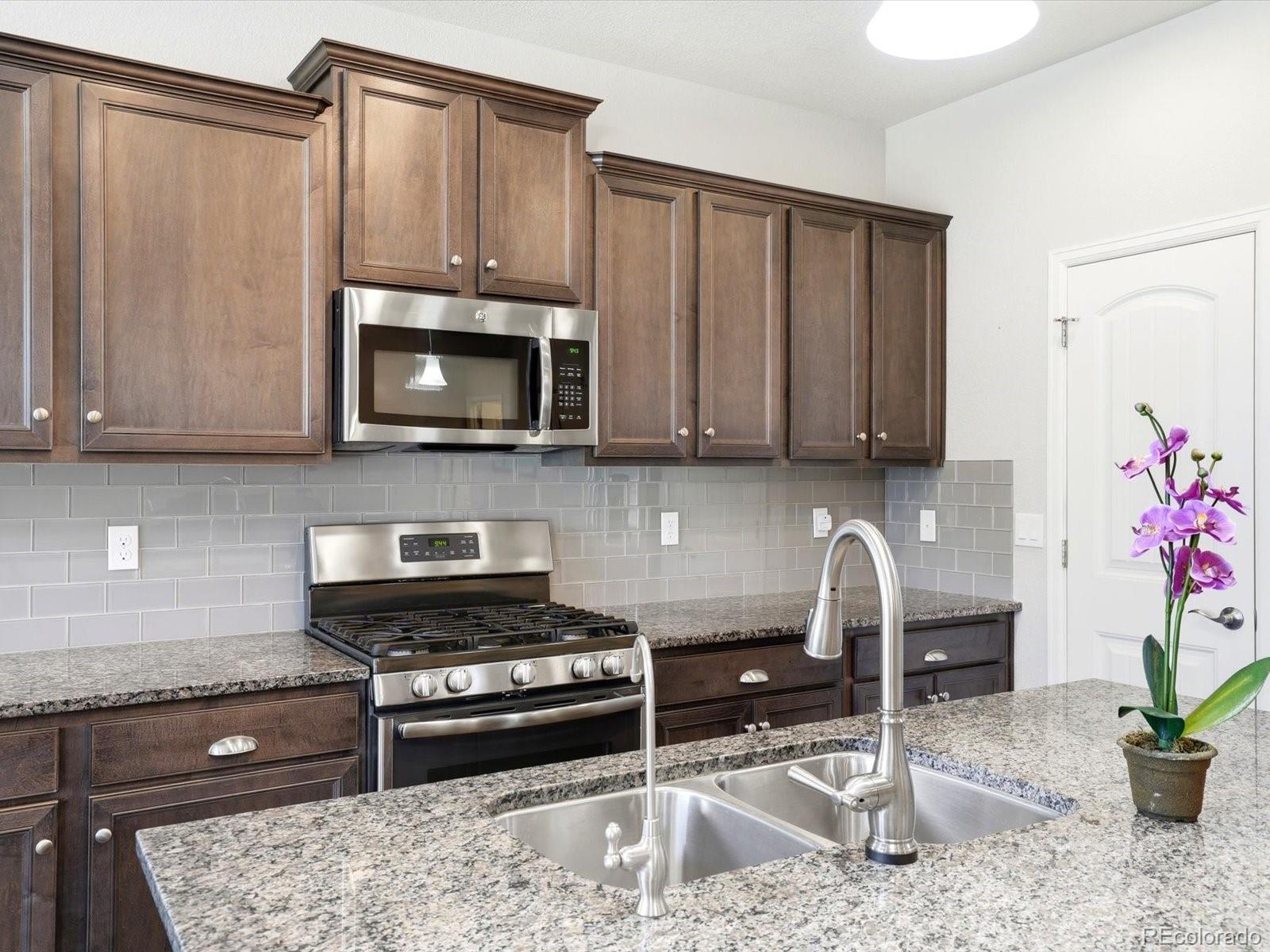 MLS Image #10 for 19983 e 54th avenue,denver, Colorado
