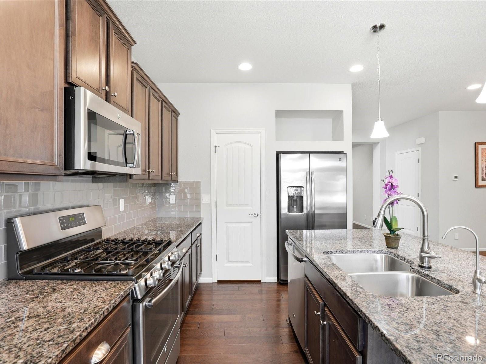 MLS Image #6 for 19983 e 54th avenue,denver, Colorado