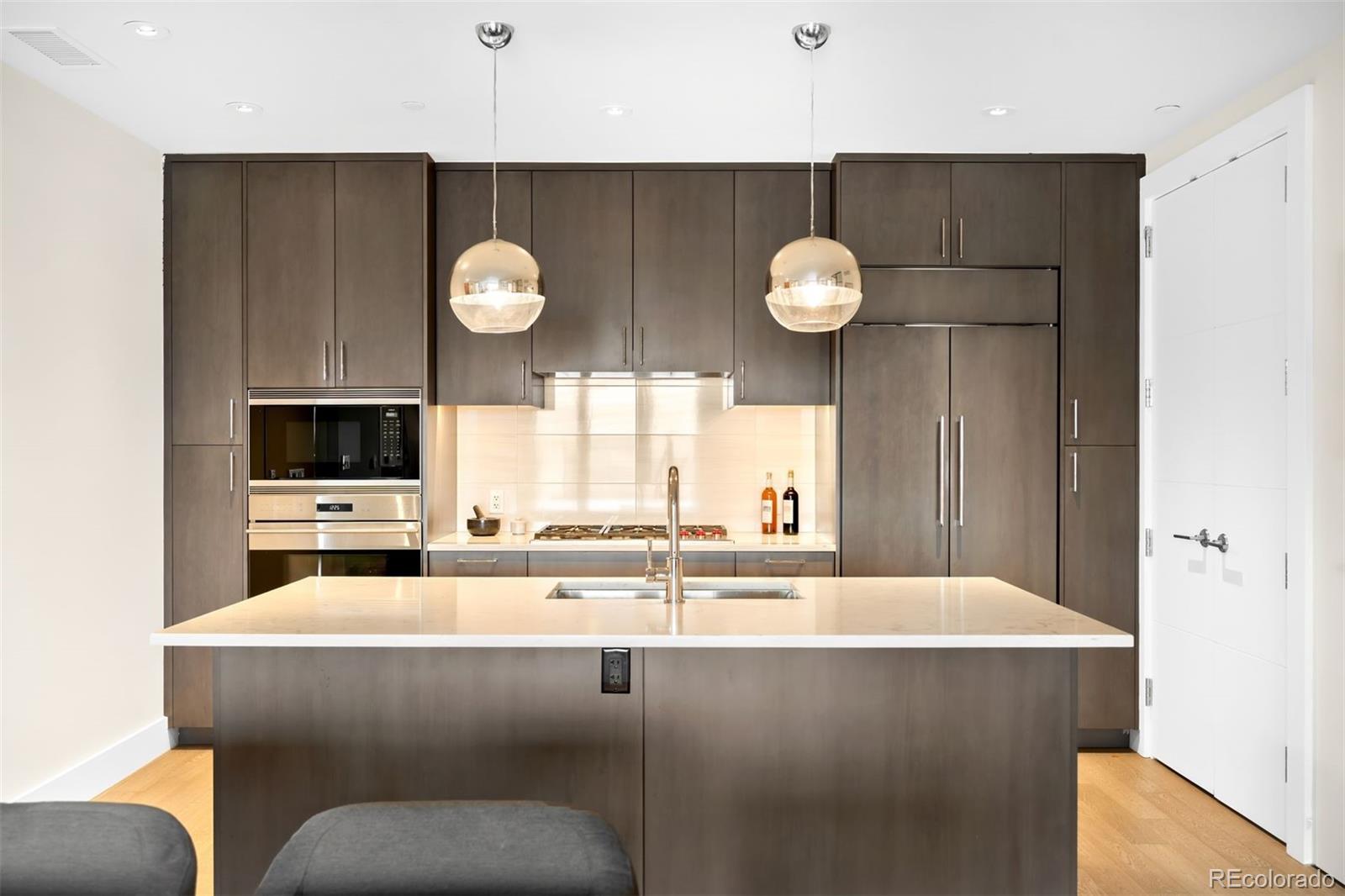 MLS Image #7 for 155  steele street 1017,denver, Colorado