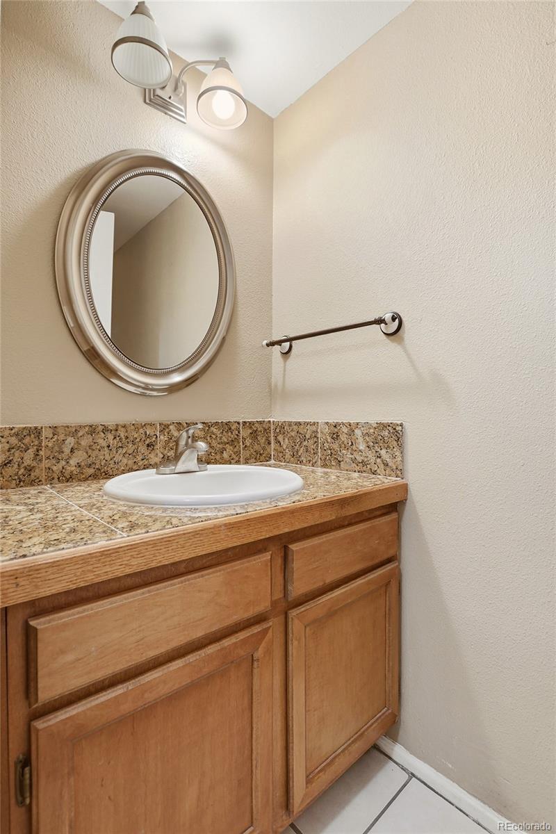 MLS Image #9 for 1566 s syracuse street,denver, Colorado