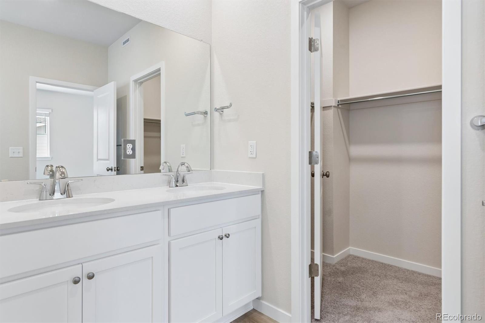 MLS Image #14 for 22729 e 47th drive,aurora, Colorado