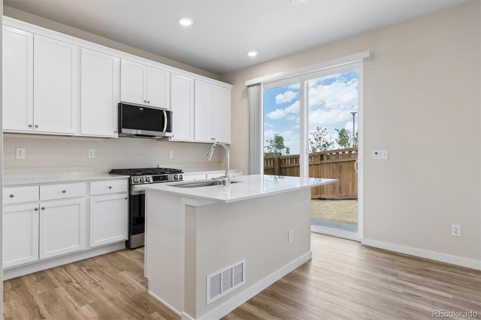 MLS Image #3 for 22729 e 47th drive,aurora, Colorado
