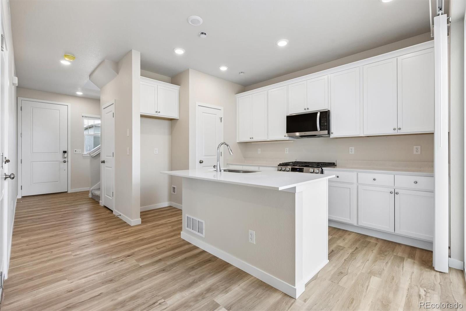 MLS Image #4 for 22729 e 47th drive,aurora, Colorado