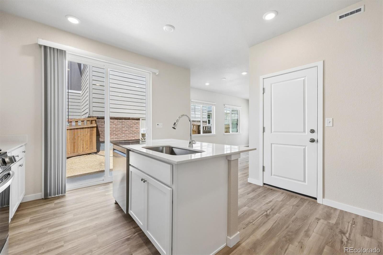 MLS Image #5 for 22729 e 47th drive,aurora, Colorado