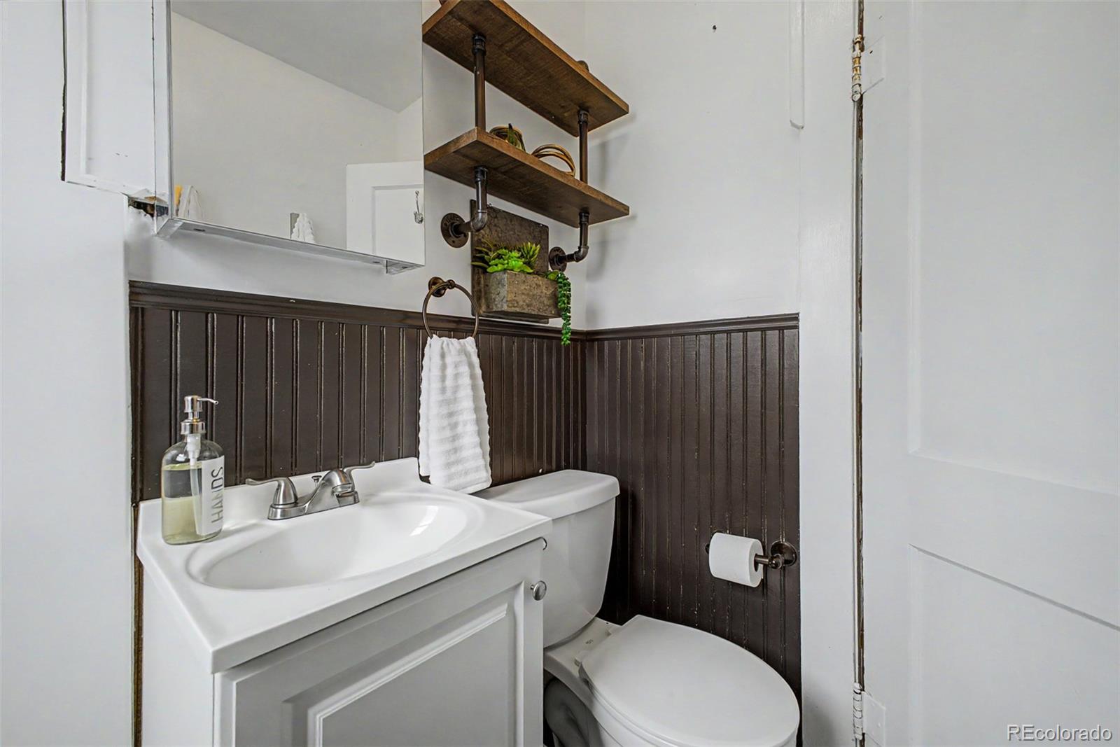 MLS Image #12 for 2963 s fox street,englewood, Colorado