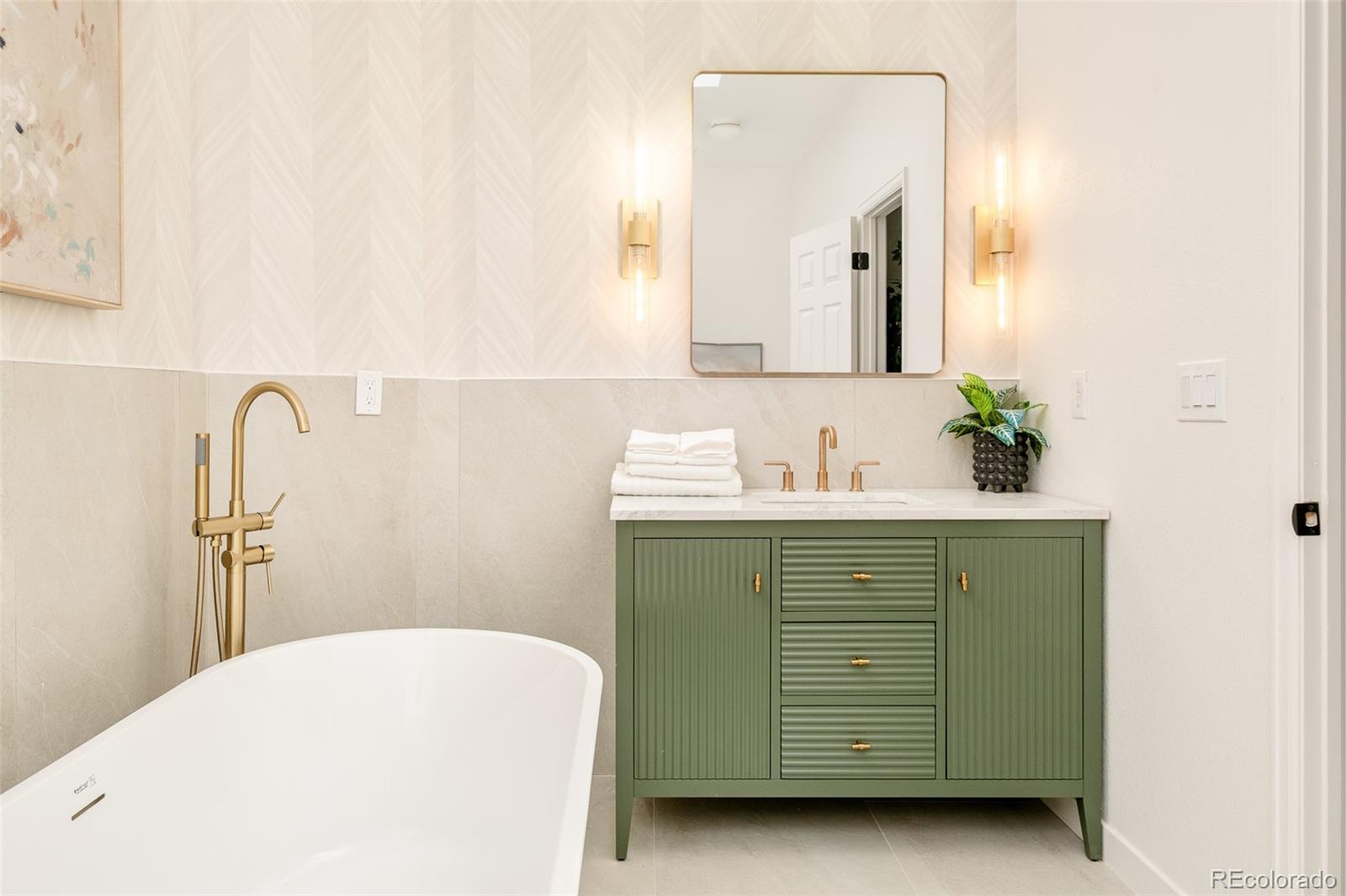 MLS Image #21 for 7828 e lowry boulevard,denver, Colorado