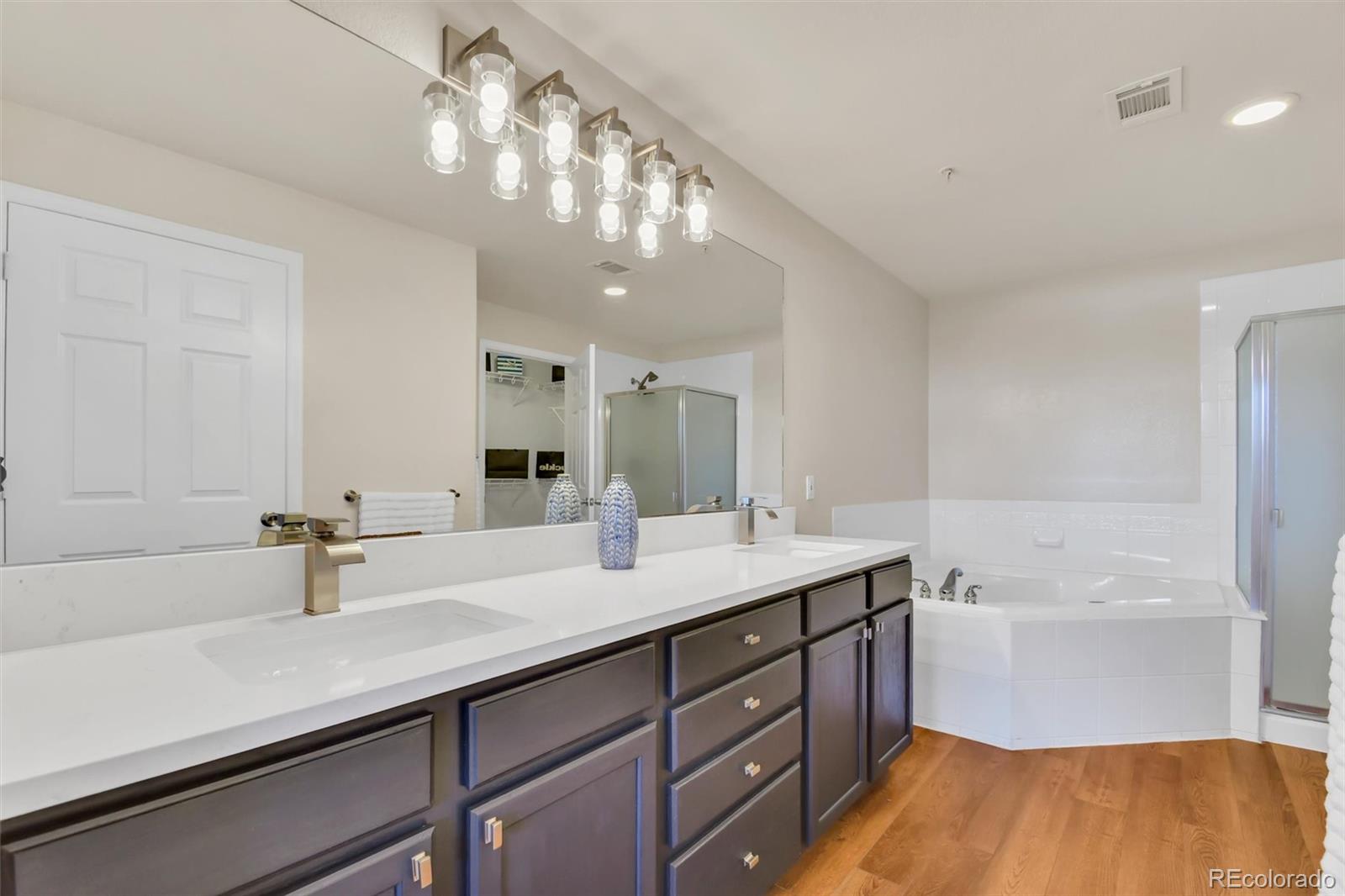 MLS Image #10 for 1747 n pearl street 108,denver, Colorado