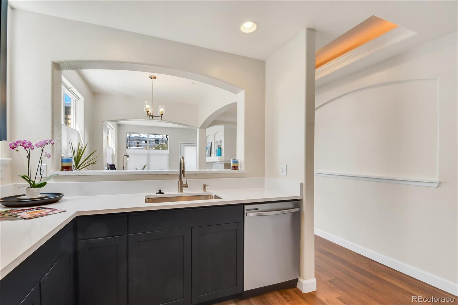 MLS Image #16 for 1747 n pearl street 108,denver, Colorado