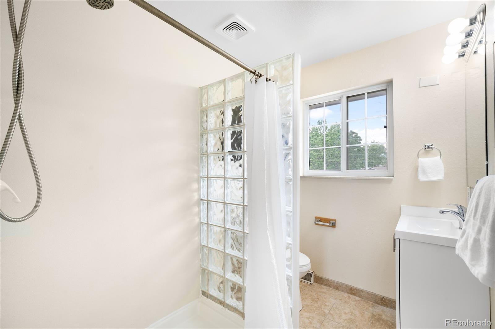 MLS Image #14 for 6984 s spruce drive,centennial, Colorado
