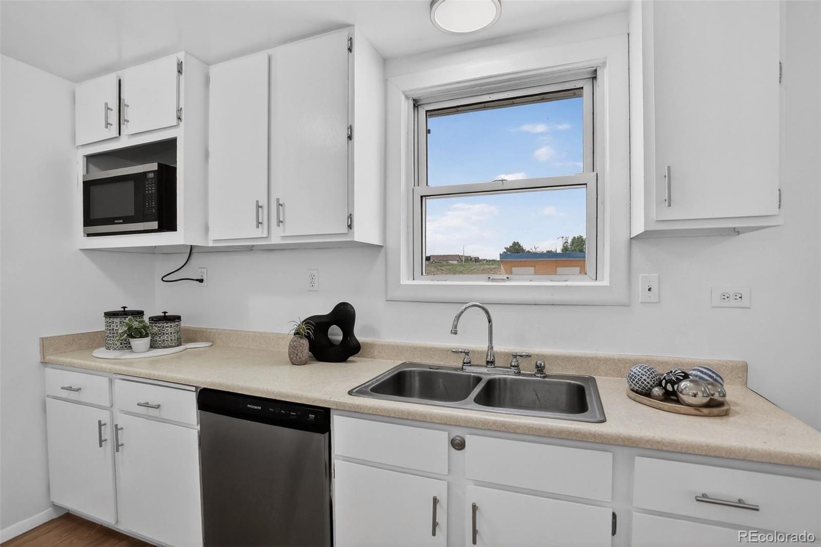 MLS Image #6 for 190 n cedar street,keenesburg, Colorado