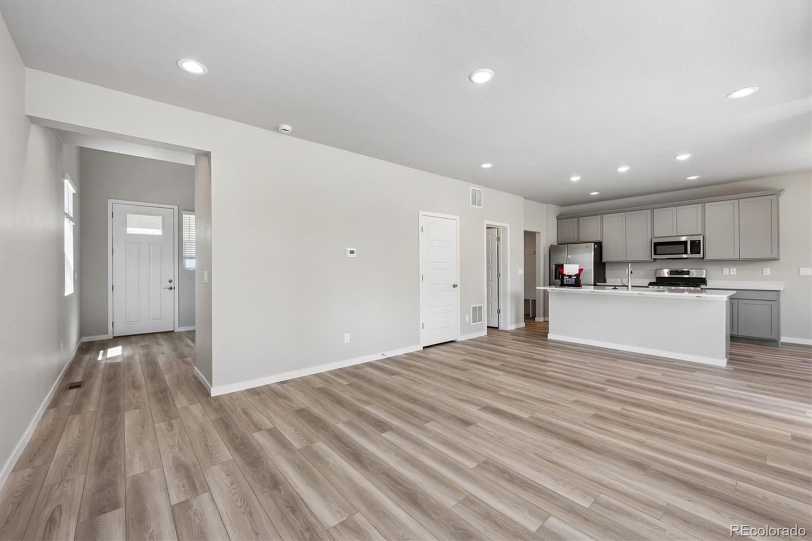 MLS Image #4 for 9136  rifle street,commerce city, Colorado