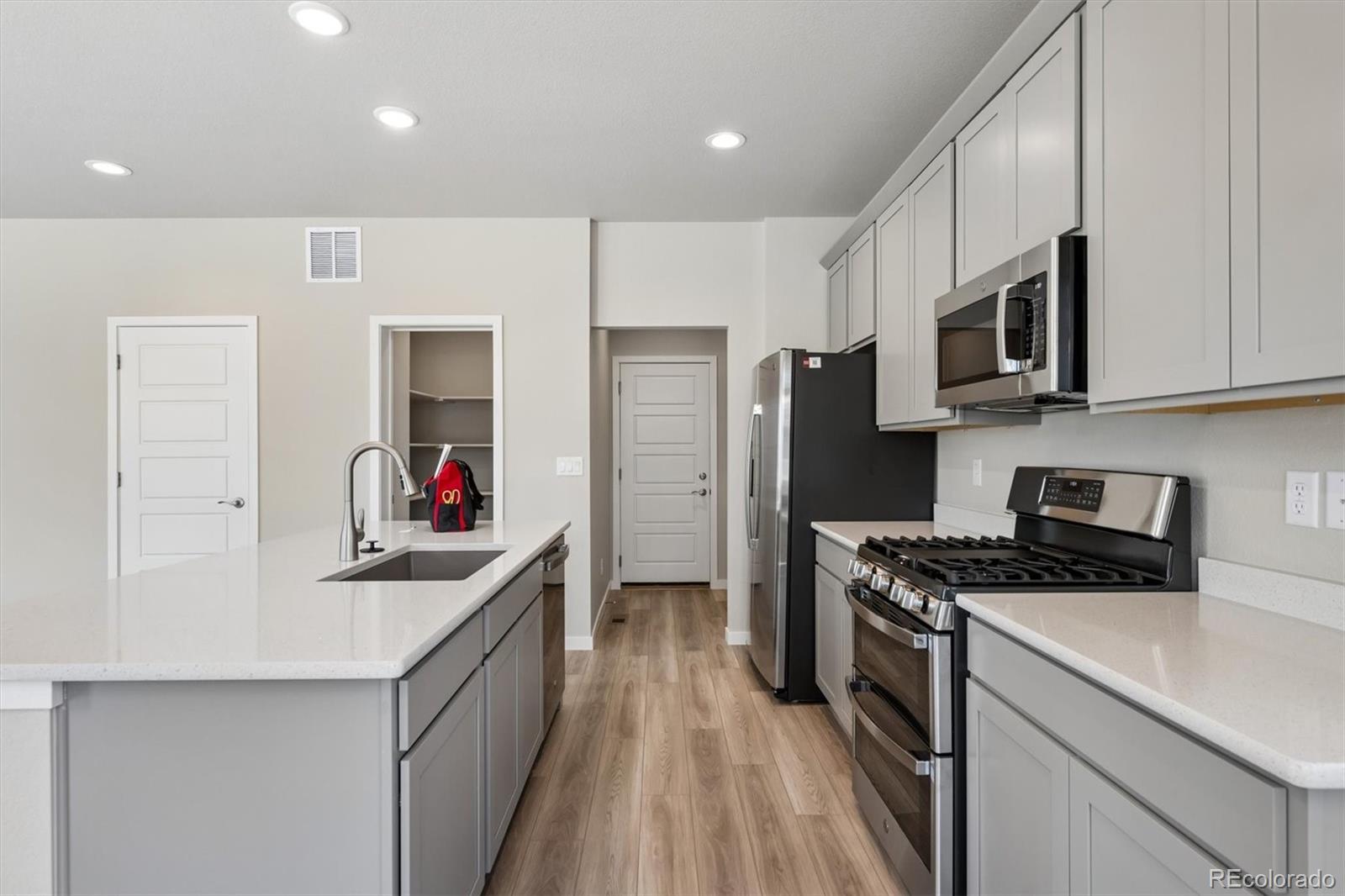 MLS Image #7 for 9136  rifle street,commerce city, Colorado
