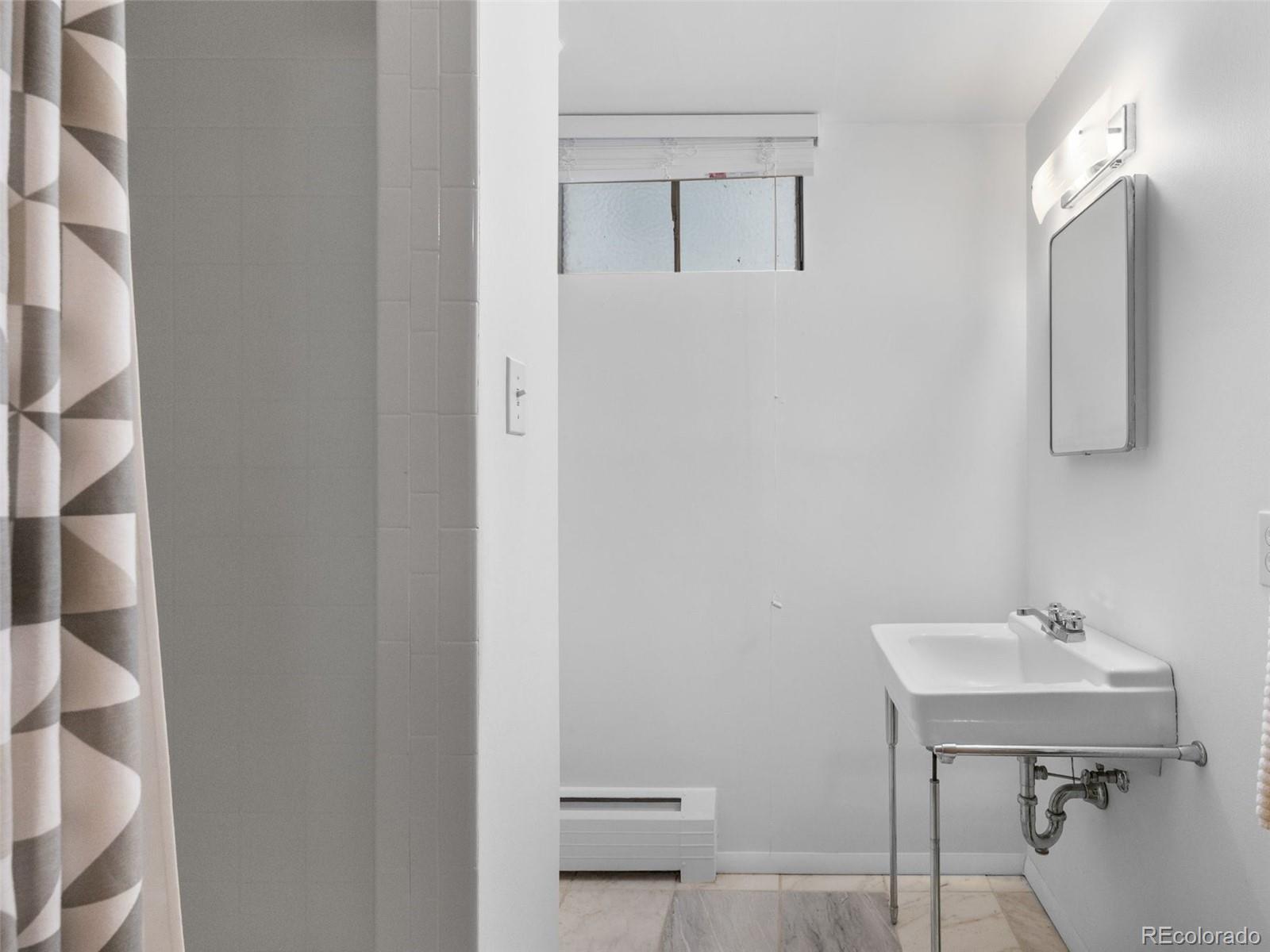 MLS Image #14 for 2728 s langley court,denver, Colorado