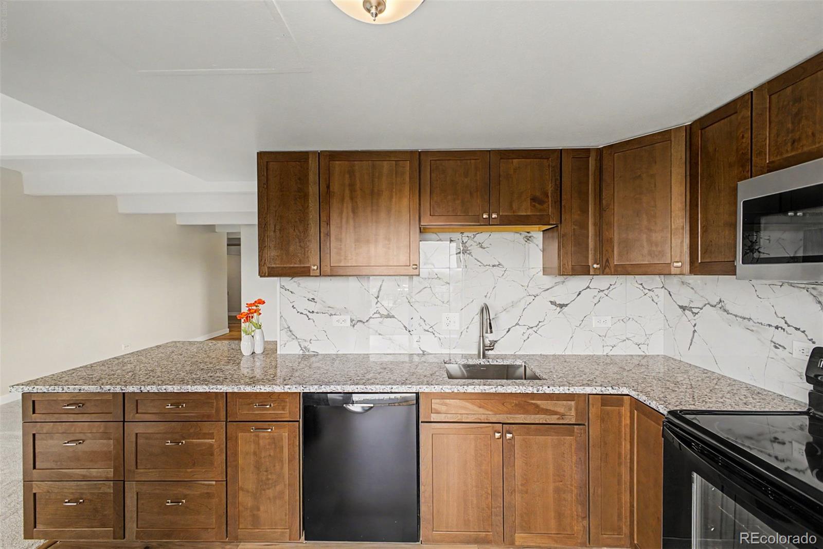 MLS Image #9 for 130 n pearl street 1103,denver, Colorado