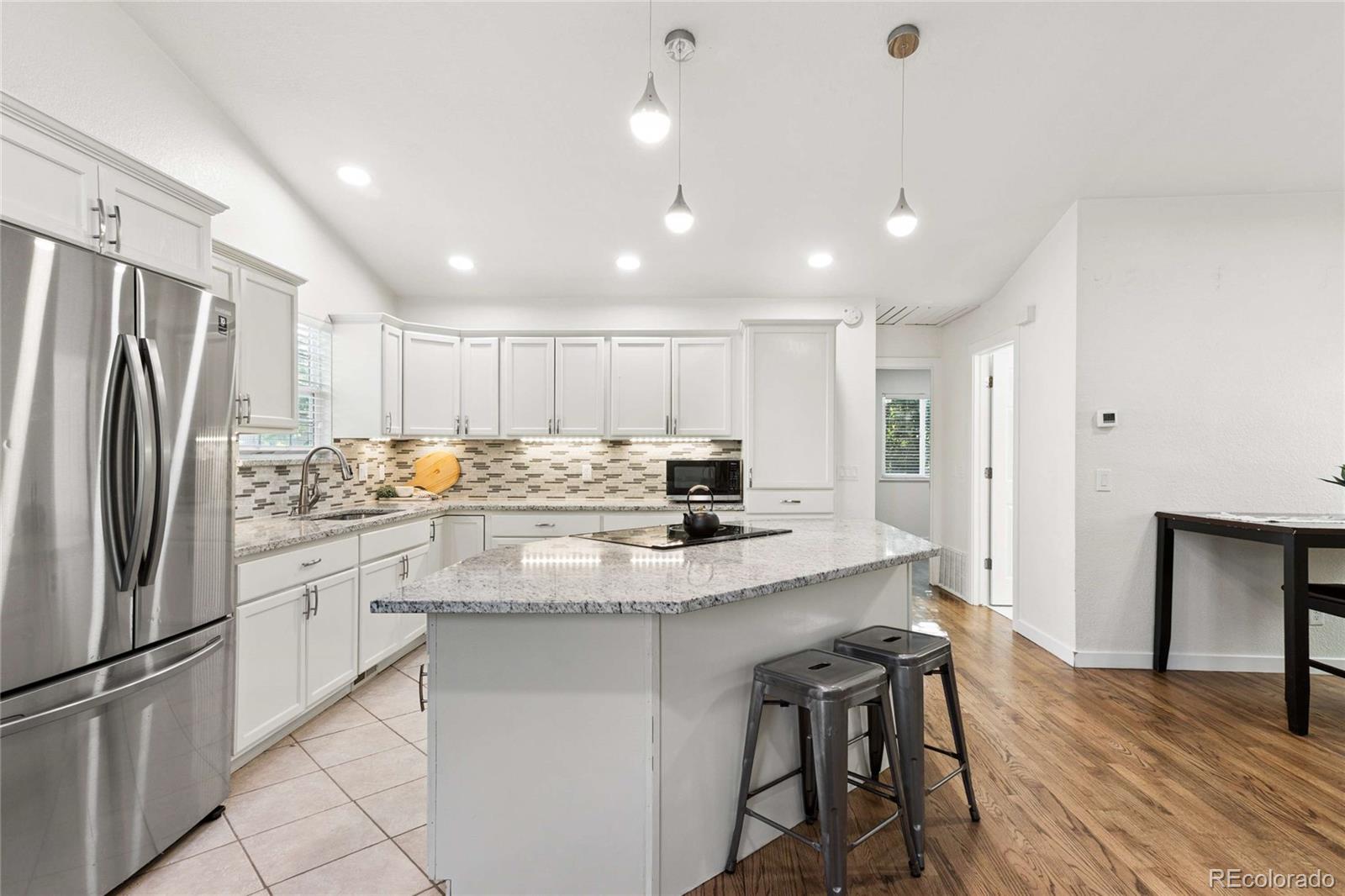 MLS Image #3 for 993 s oakland court,aurora, Colorado