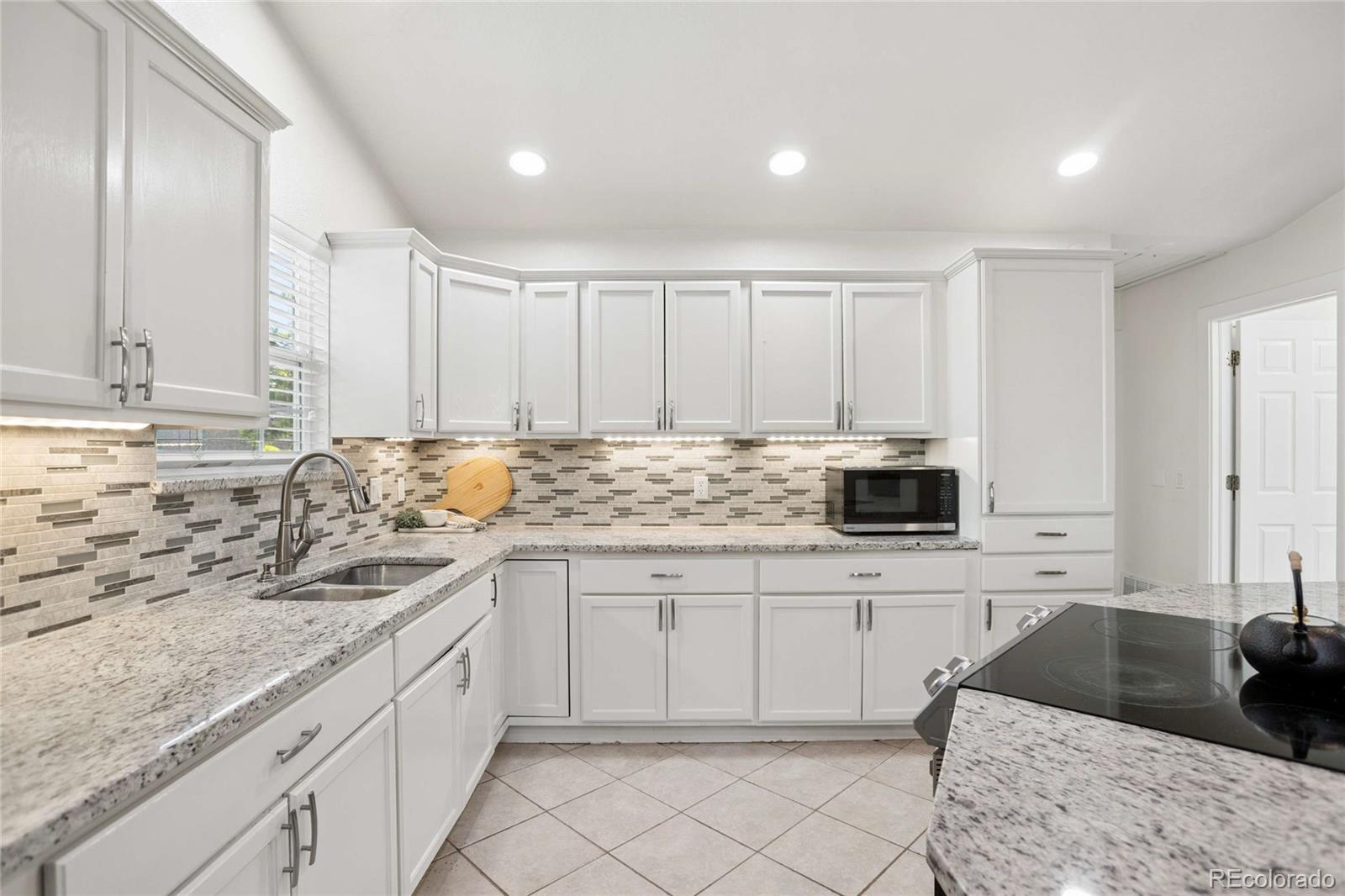 MLS Image #4 for 993 s oakland court,aurora, Colorado