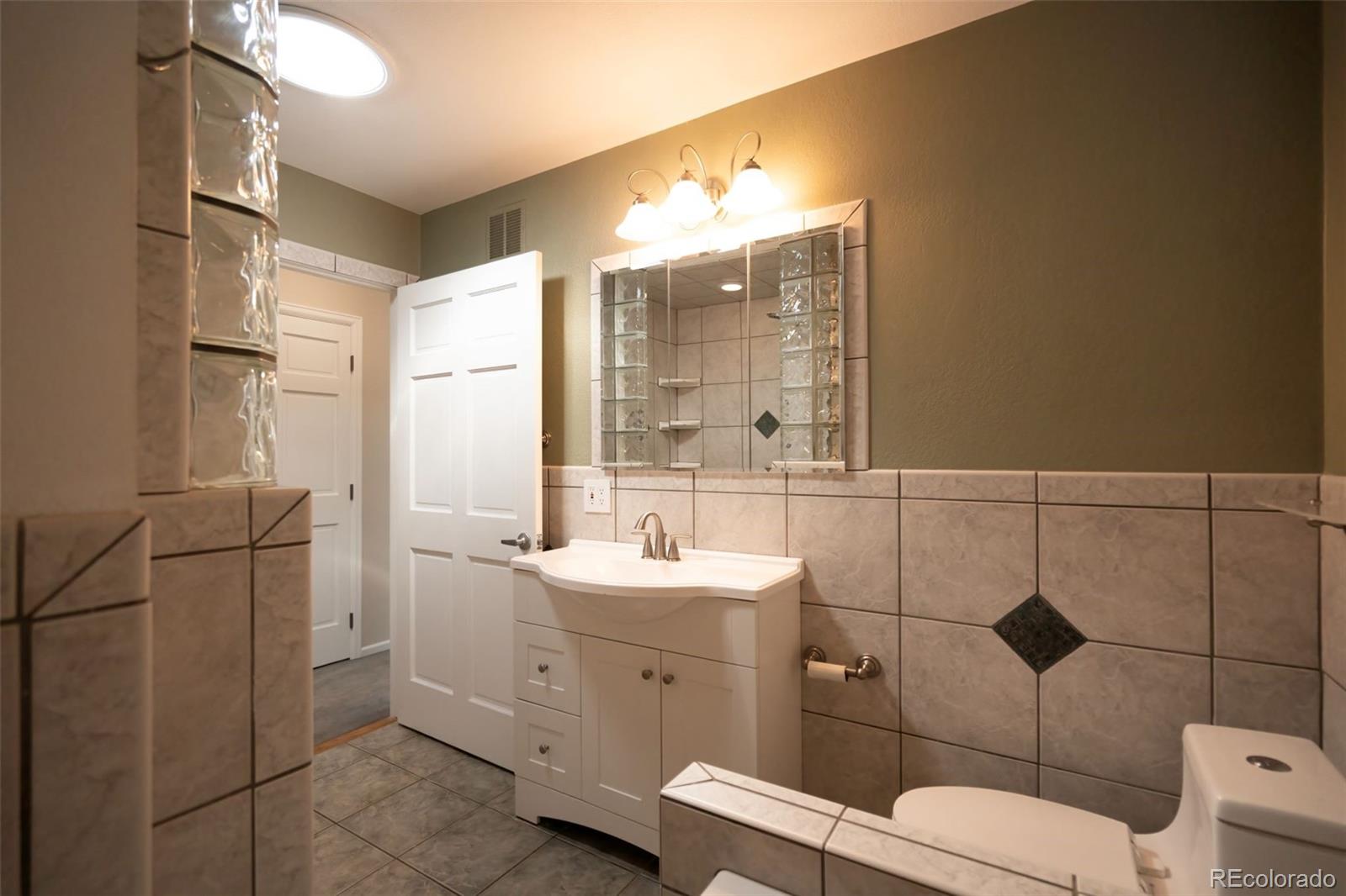 MLS Image #18 for 17959 e oxford place,aurora, Colorado