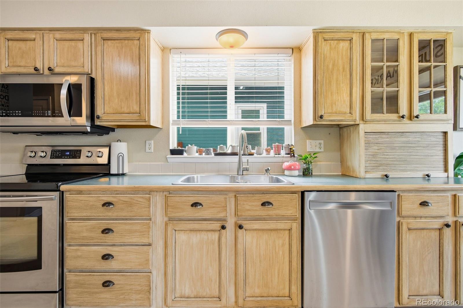 MLS Image #10 for 10417  bellaire court,denver, Colorado