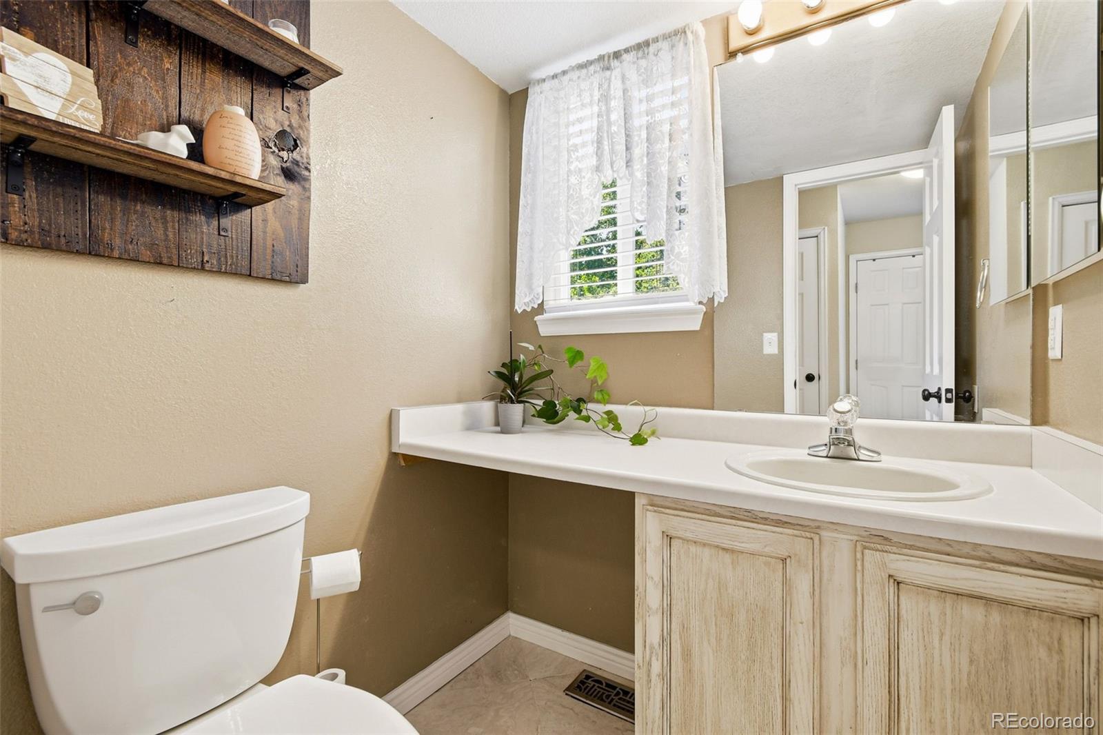 MLS Image #13 for 10417  bellaire court,denver, Colorado