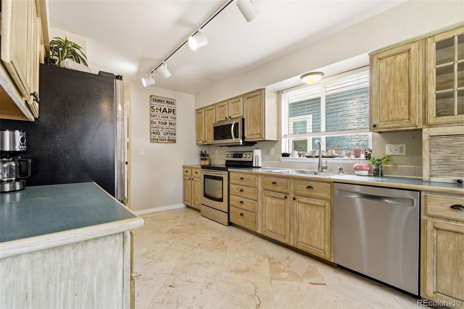 MLS Image #9 for 10417  bellaire court,denver, Colorado