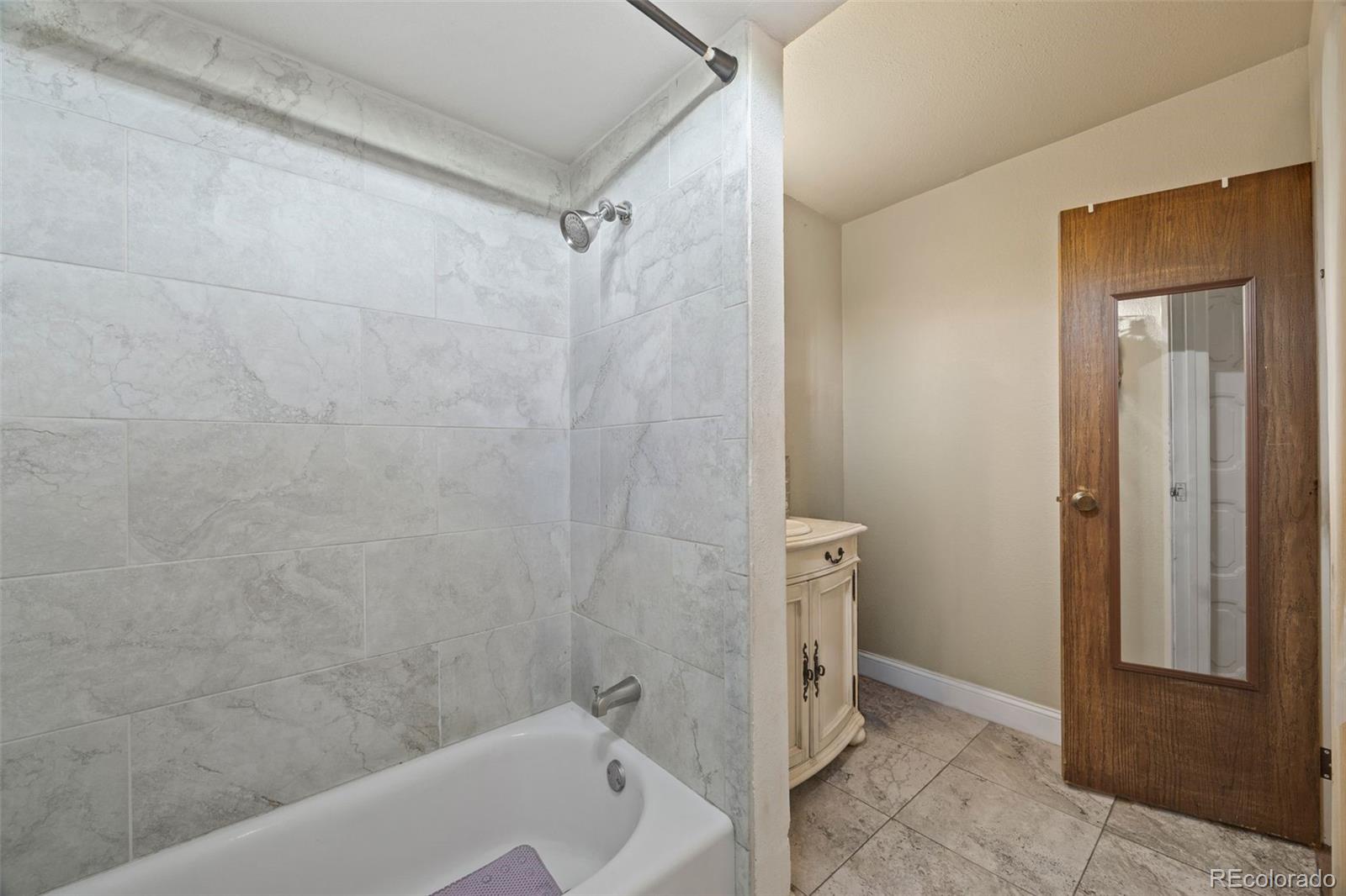 MLS Image #17 for 10211  ura lane 5-106,denver, Colorado