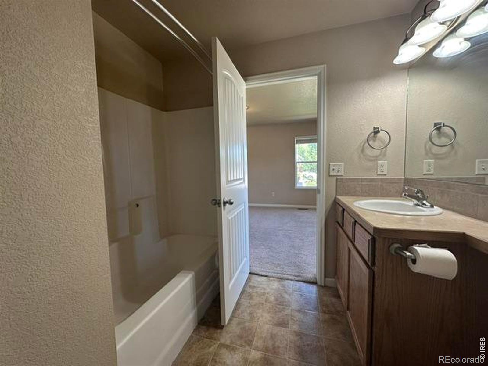 MLS Image #10 for 417  settler way,johnstown, Colorado