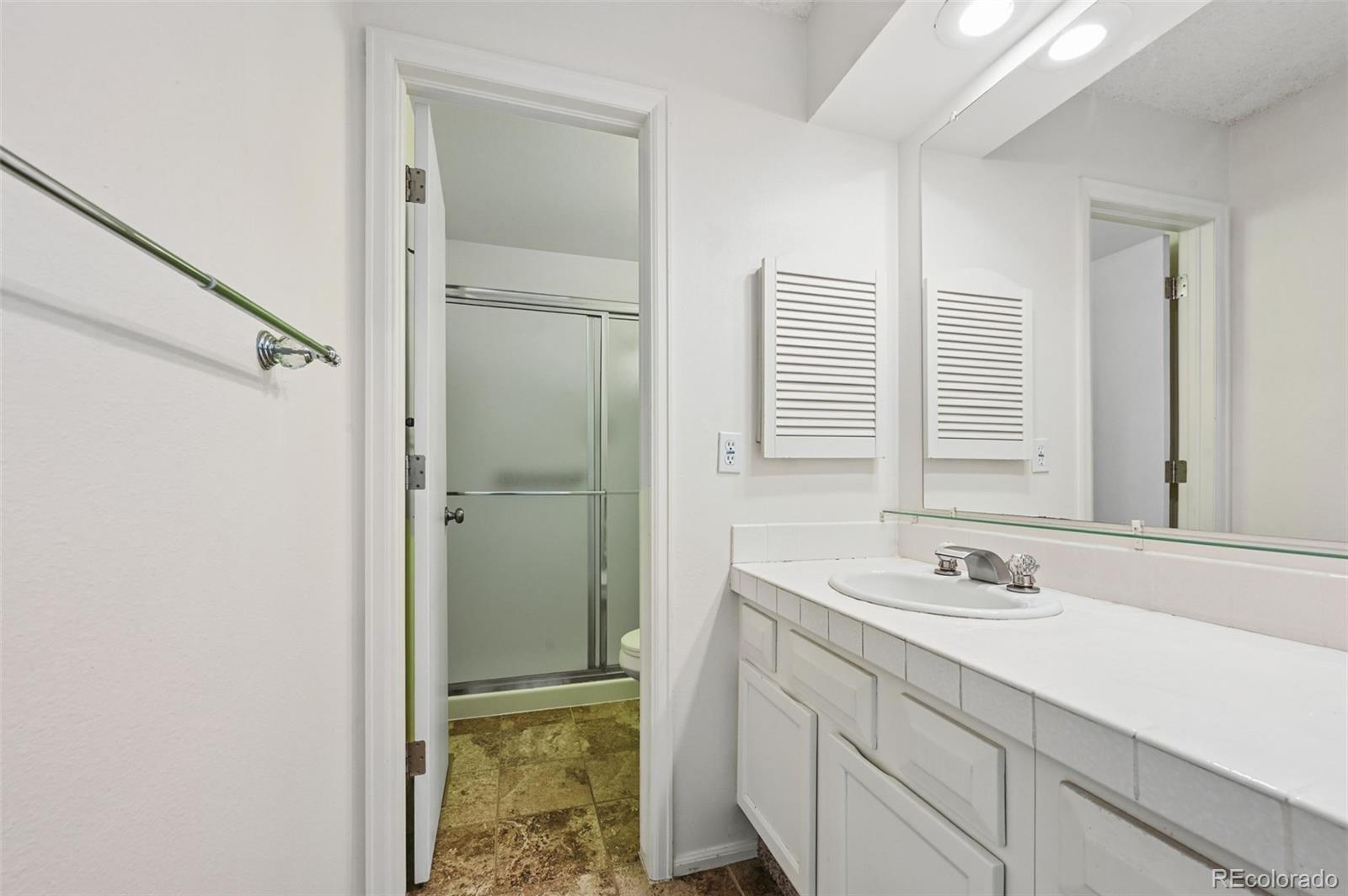 MLS Image #14 for 82 s eagle circle,aurora, Colorado