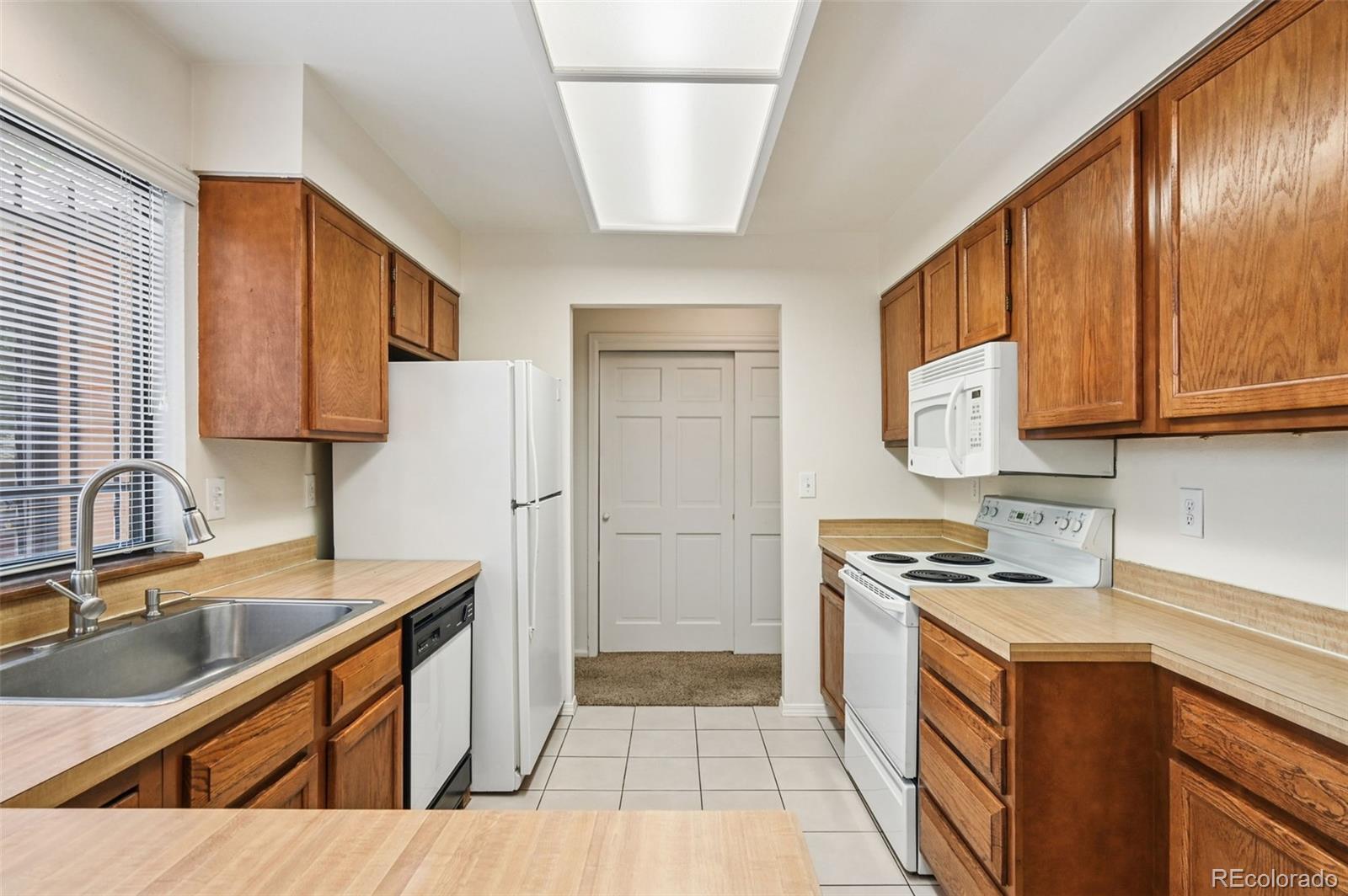 MLS Image #3 for 82 s eagle circle,aurora, Colorado