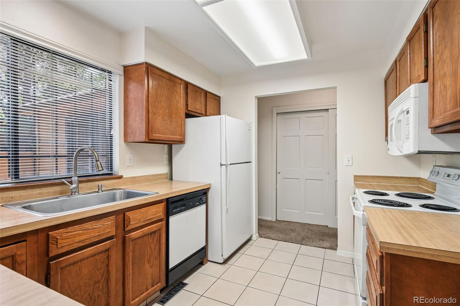MLS Image #4 for 82 s eagle circle,aurora, Colorado