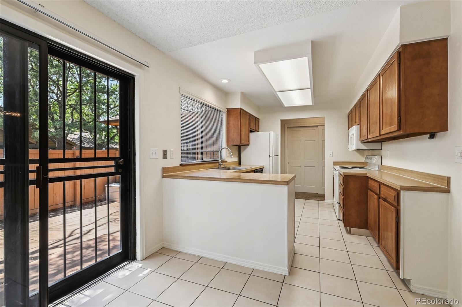 MLS Image #5 for 82 s eagle circle,aurora, Colorado