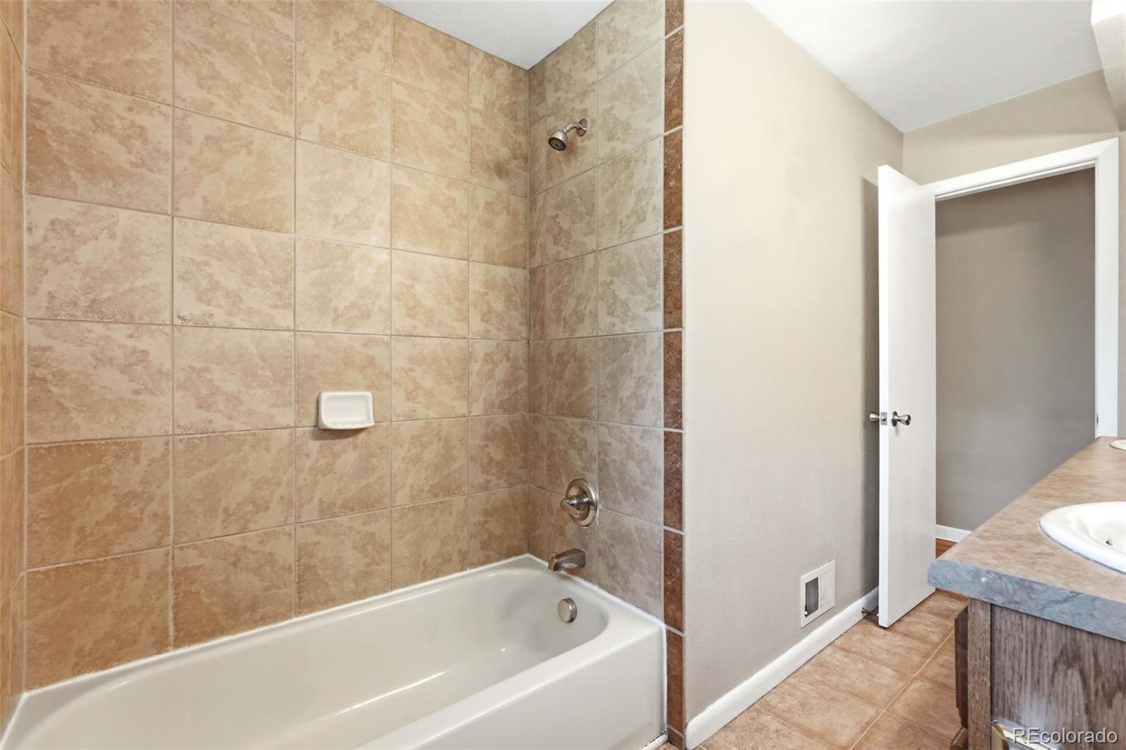 MLS Image #19 for 5603 s huron street,littleton, Colorado