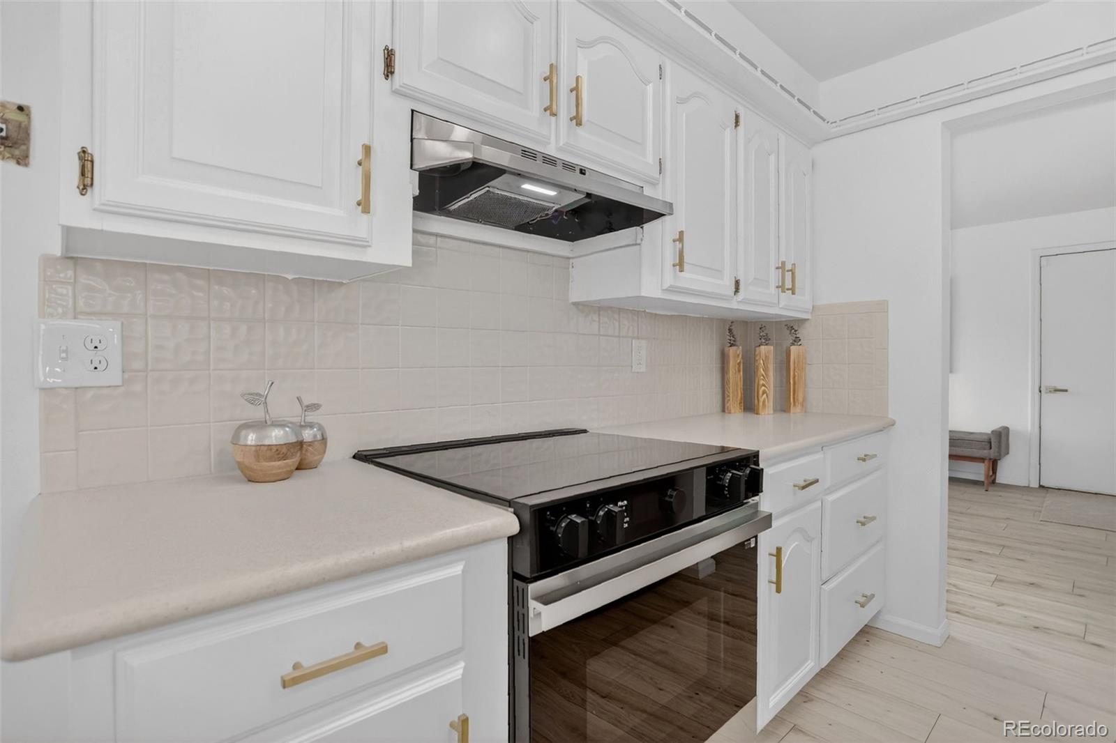 MLS Image #5 for 2143 s yukon street,lakewood, Colorado