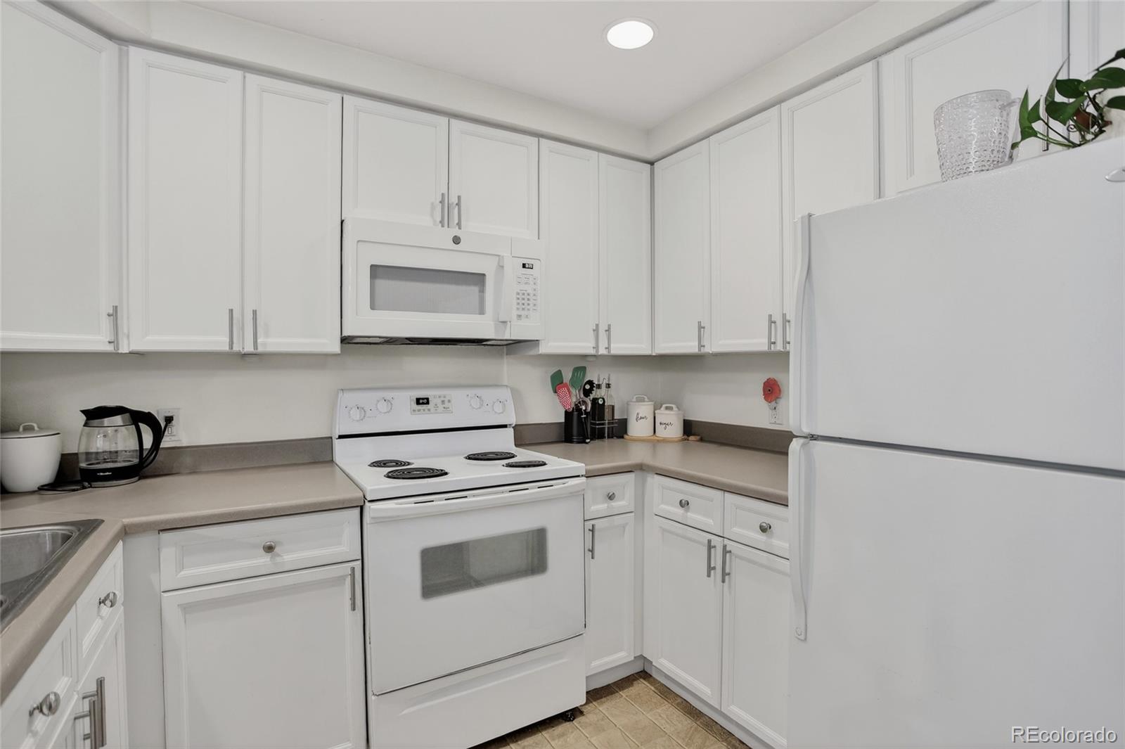 MLS Image #8 for 2828  syracuse street 222,denver, Colorado