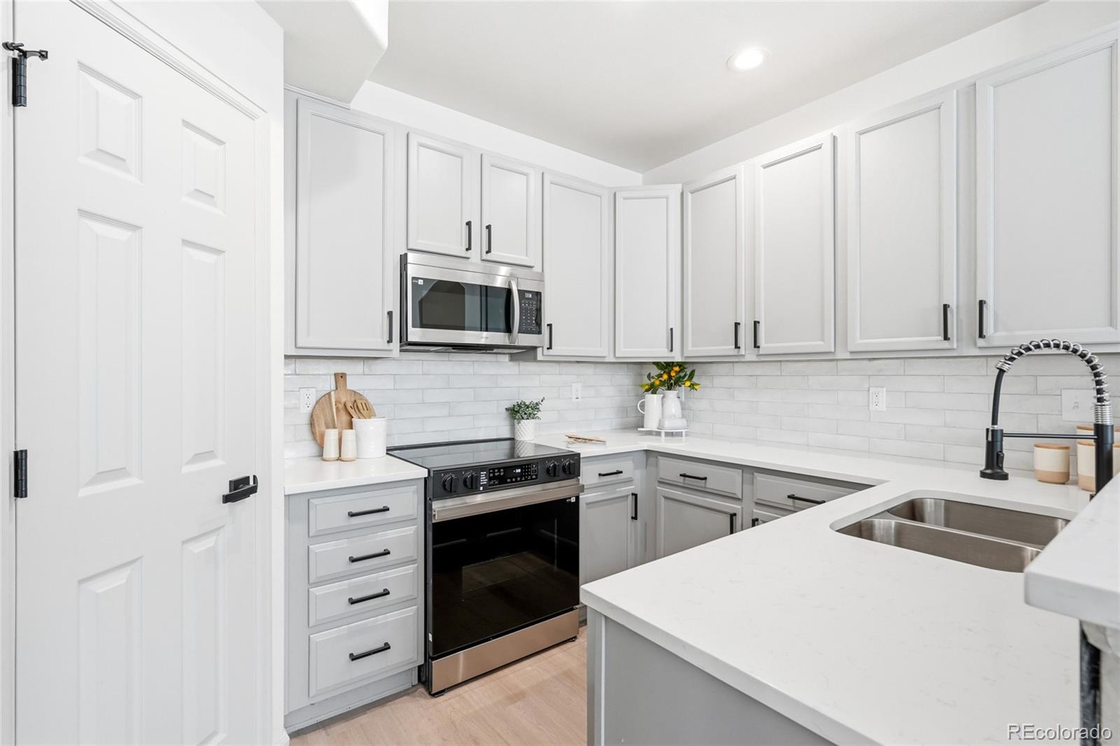 MLS Image #5 for 160  granby way c,aurora, Colorado