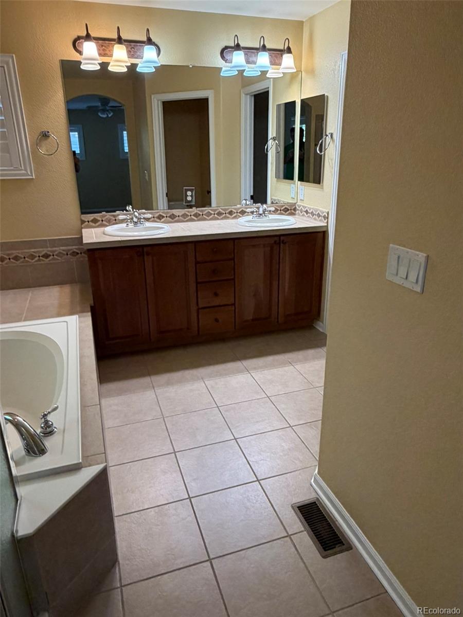 MLS Image #11 for 203  oneida court,denver, Colorado