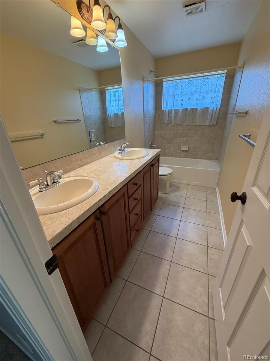MLS Image #14 for 203  oneida court,denver, Colorado