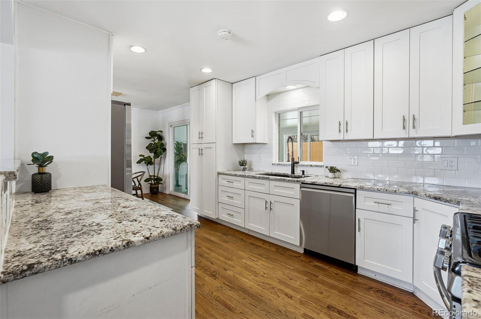 MLS Image #10 for 3550 s tamarac drive,denver, Colorado