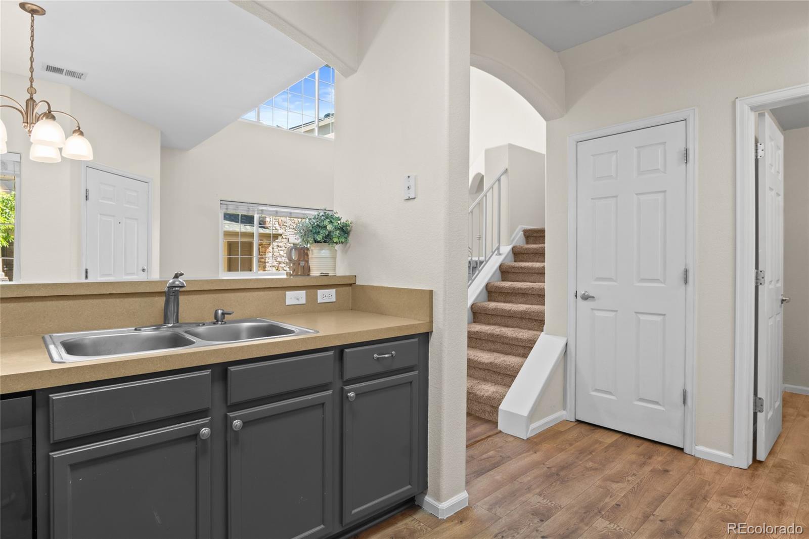 MLS Image #13 for 1435 s chambers road,aurora, Colorado